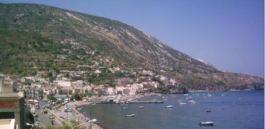 Erosione costiera: Lipari, un progetto per la spiaggia di Canneto