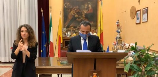 Messina zona rossa, la diretta del Sindaco: ordinanza, aiuti economici e rifiuti Covid