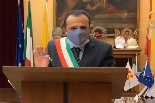 De Luca a Casa Minutella: “Mi candido a presidente della Regione”