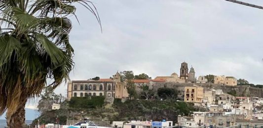 Maltempo: bloccati collegamenti marittimi nelle isole Eolie