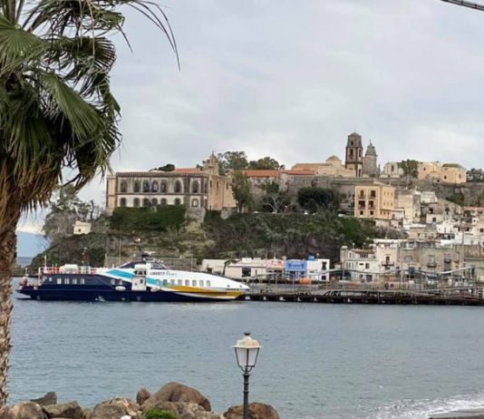 Maltempo: bloccati collegamenti marittimi nelle isole Eolie