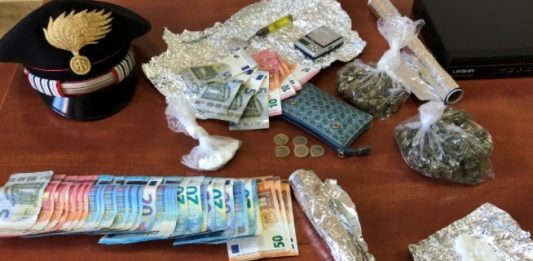 Nonna e nipote dediti allo spaccio a Giostra: in tre arrestati