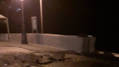 Maltempo: mareggiata alle Eolie, danneggiata strada a Lipari