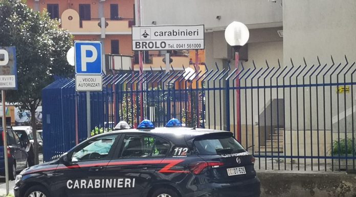 Brolo, minorenne precipita dal balcone in pieno centro: è grave, indagano i carabinieri
