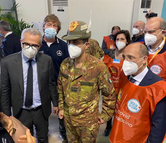Il Commissario Figliuolo all’Hub in Fiera: “Nuovo centro al Palarescifina” (video)