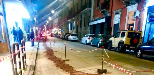 In Via dei Mille la “cicatrice” della fibra ottica, Sandro Penna “danneggiato l’antico basolato lavico”
