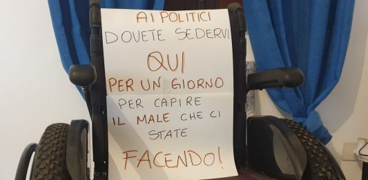 Sandro Biviano replica: “Politici sedetevi un giorno sulla sedia a rotelle per capire!”