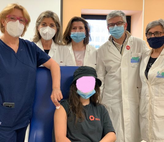 Vaccinata a Messina Daniela, la prima 16enne per il target con comorbilità