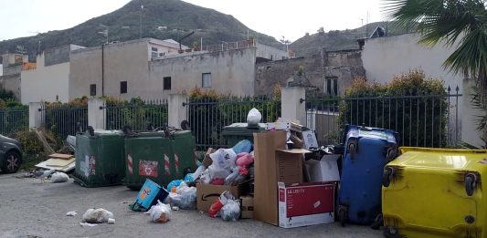 “Da domani Lipari si differenzia” ed è corsa all’ultimo sacchetto di indifferenziata
