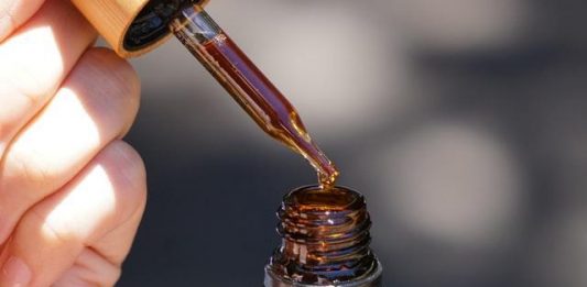 Ecco quali sono i benefici e le possibili controindicazioni del CBD