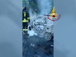 Auto in fiamme a Bisconte, intervento dei Vigili del Fuoco