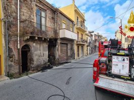 Incendio vecchia abitazione a Barcellona Pozzo di Gotto
