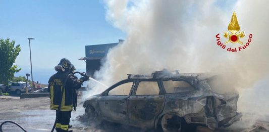 Incendio auto ieri tra Taormina e Castelmola, nessun ferito