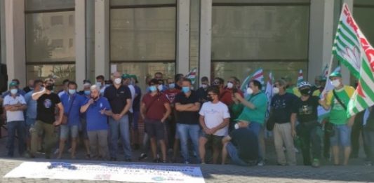 Milazzo, in piazza i lavoratori dell’indotto della Raffineria e della Centrale Elettrica