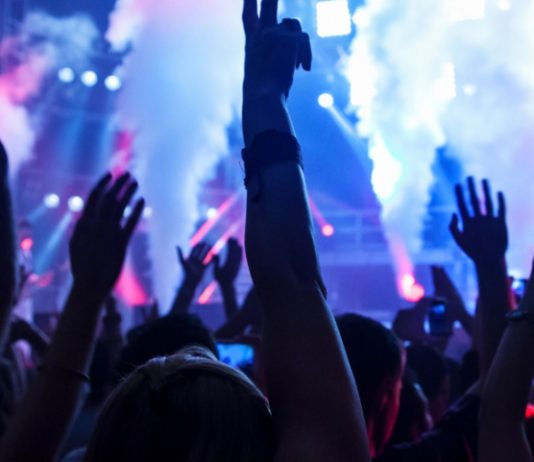 Discoteca “abusiva” alla ex Pirelli, in barba alle norme anti-covid: nei guai due messinesi