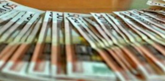Si fingeva una escort per attirare clienti online, ma era un truffatore
