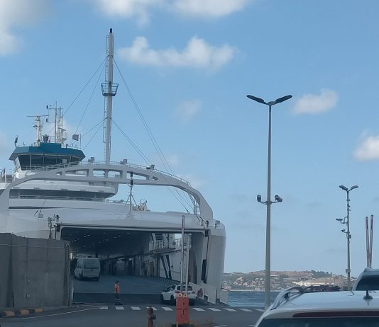 Covid, ordinanza di Musumeci per l’attraversamento dello Stretto: dalle 14 anche senza green-pass