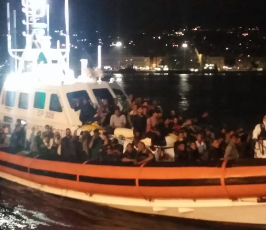 99 migranti, di cui 16 minori, sbarcati a Messina