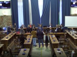 Relazione terzo anno Sindaco, i consiglieri abbandonano l’aula