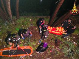 Ragazza cade da muro alto 5 metri, salvata da pompieri