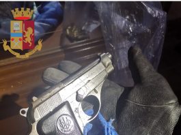 Marijuana, arrestato pusher: sequestrati 5kg di erba e una pistola