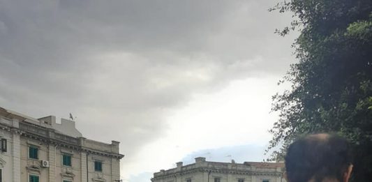 Manifestazione di solidarietà per il Circolo Pickwick, si stemperano gli animi