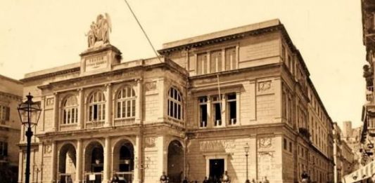 Cancelli al Teatro Vittorio Emanuele come prima del terremoto