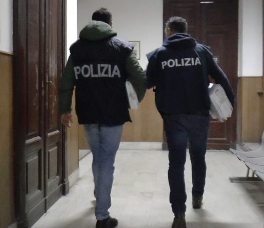 Attestati “HACCP” a pagamento e assicurazioni “imposte” a favore del figlio: ai domiciliari l’ex Direttore del Dipartimento Prevenzione dell’ASP di Messina