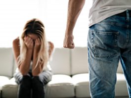 Aggredita dall’ex compagno, chiede aiuto al 112. Arrestato un 33enne