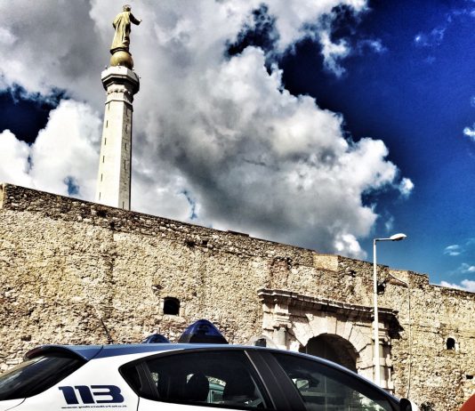 Sedicenne rapina un tabacchino, individuato ed arrestato dalla Squadra Mobile