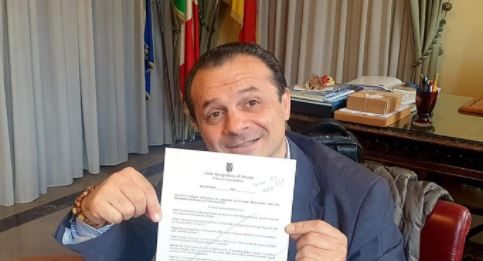 Elezioni Città Metropolitana: “Musumeci a cucchiti”, così DE Luca dice “no” all’indizione dei comizi elettorali
