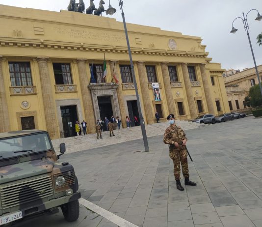 Furto ai danni di un negozio di abbigliamento, sventato dai militari dell’Esercito