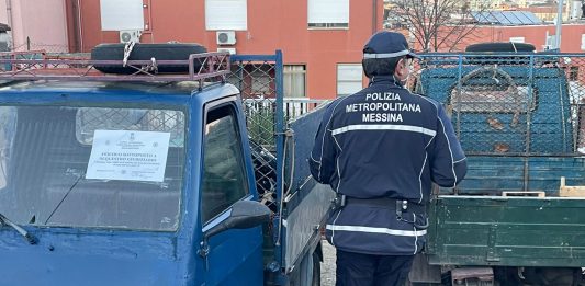 Polizia metropolitana e municipale, sequestrati due veicoli con targhe contraffatte