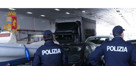 Polizia, intensificati i controlli sui traghetti per contrastare il traffico di droga