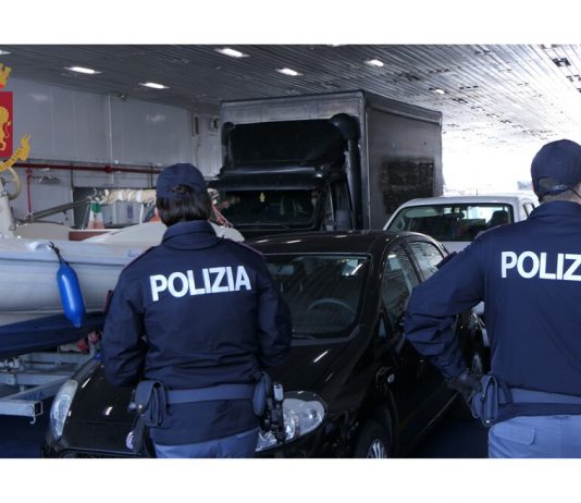 Polizia, intensificati i controlli sui traghetti per contrastare il traffico di droga