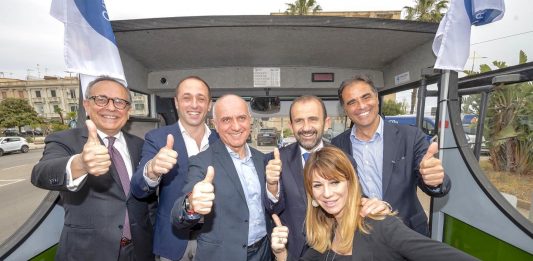 Cinque assessori salgono a bordo del bus di Maurizio Croce, chi sono?