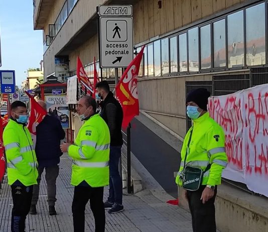 Zenith spa, pulizie ATM: lavoratori dimenticati protesta zenith atm
