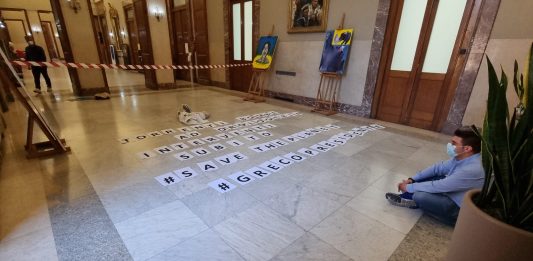 Rifiuti nei torrenti, Flashmob di Francesco Greco con la spazzatura dal Commissario Santoro