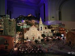 Taormina, Piazza IX Aprile in miniatura di Gino Castorina