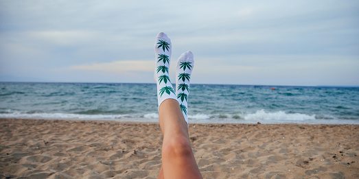 Mare e marijuana sul litorale jonico, bagnino denunciato dai carabinieri