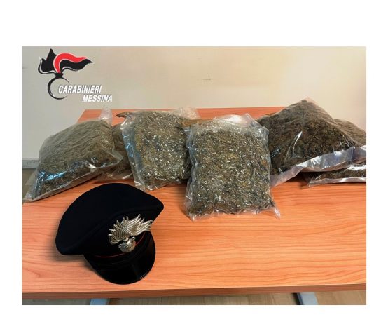 4 chili di marijuana trovati in un tombino dai Carabinieri