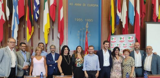 Elezioni, l’ex ministro Provenzano a Messina con i candidati: “Navarra un trasformista, il PD non è un taxi”