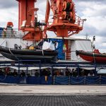 Ue a Italia: “agevolare sbarco migranti, c’è dovere legale”