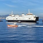 La nave “Amedeo Matacena” lascia definitivamente il porto di Reggio Calabria. L’AdSP dello Stretto libera aree per l’operatività portuale