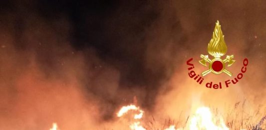 Sabato di roghi a Taormina, impegnati i Vigili del Fuoco
