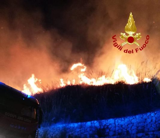 Sabato di roghi a Taormina, impegnati i Vigili del Fuoco