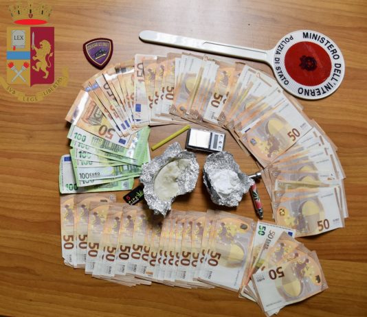 Milazzo, arrestata la “pusher con gli stivali”: cocaina e anfetamine nelle calzature