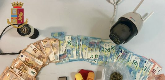 Crack e marijuana negli ovetti, arrestate due spacciatrici