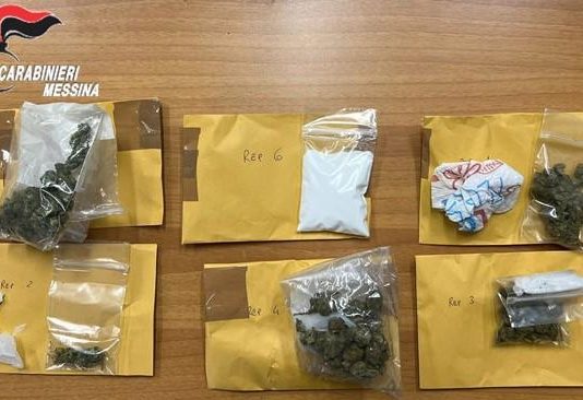 Spacciava su WhatsApp. Giovane pusher arrestato dai Carabinieri