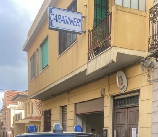 Gli addebitano un furto e, dietro aggressioni e minacce,richiedono 3.000 euro di risarcimento. Tre messinesi arrestati dai Carabinieri